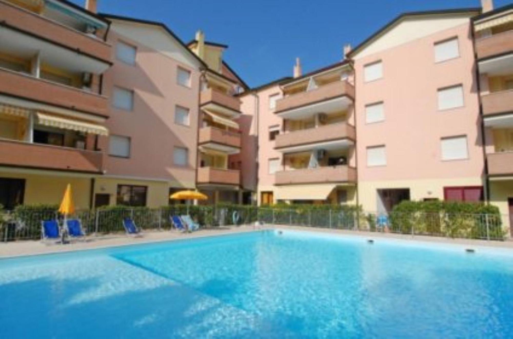 Seaside Happiness Flat With Shared Pool - Beahost Apartment Rosolina Mare Exterior photo